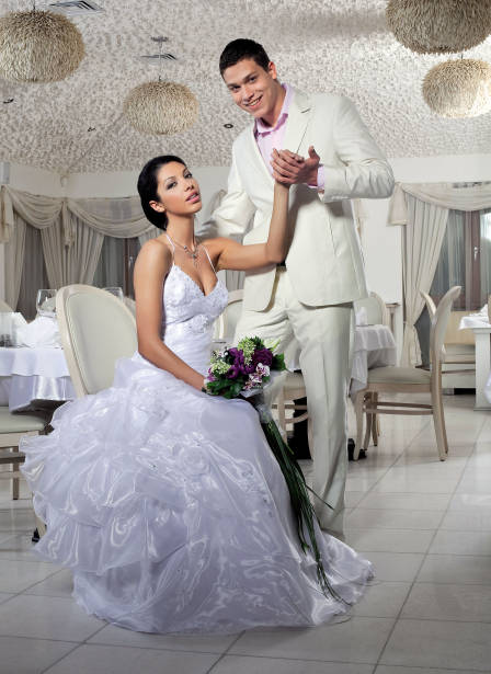 Сватбен салон Роси 87 & Мъжка мода Parushev